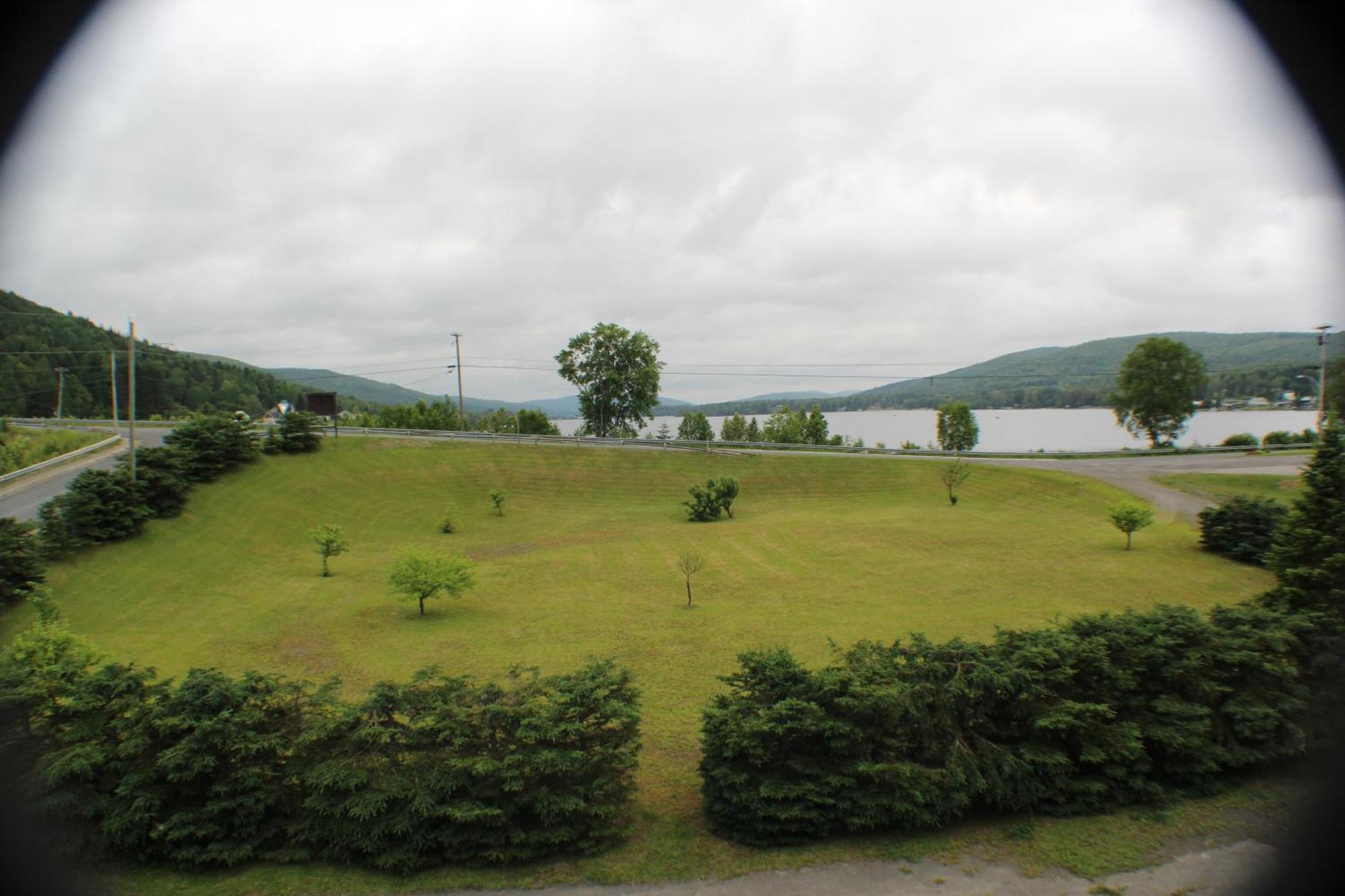 Manoir Des Lacs Lac Baker المظهر الخارجي الصورة